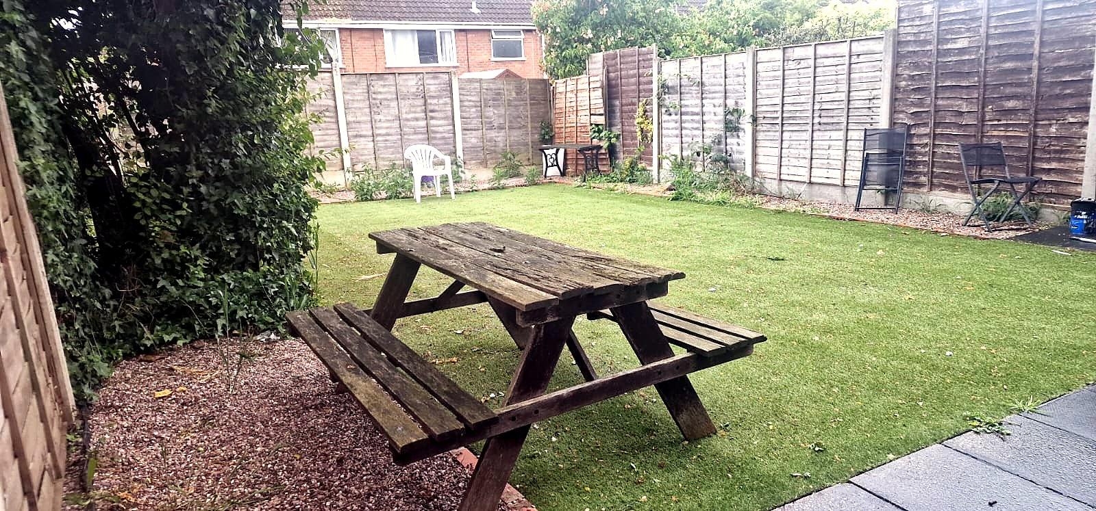Rear garden with picnic bench